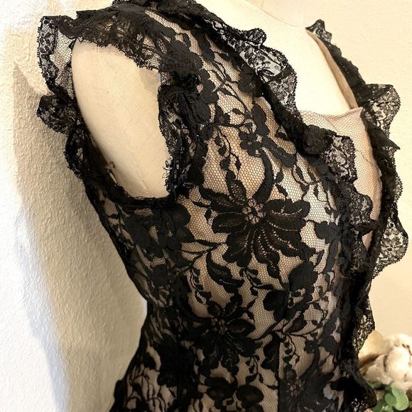 Vintage Lace Bodice - Picture 2 of 4